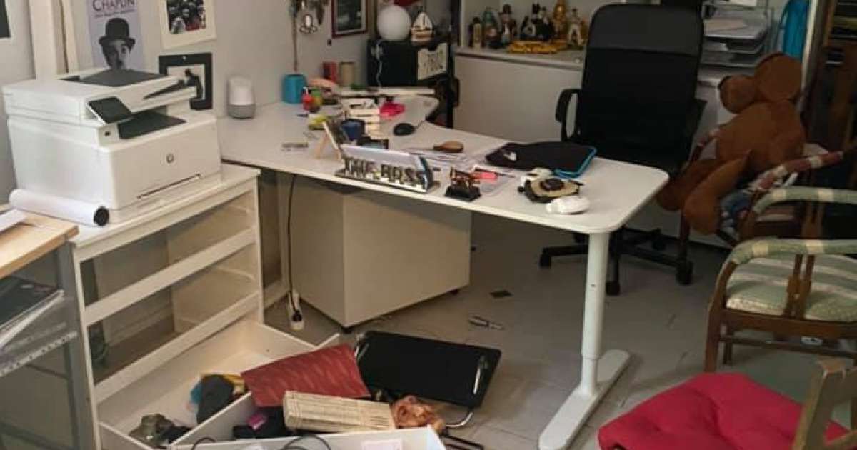 Bari, vandalizzato il teatro Barium: rubati pc e vetrata spaccata